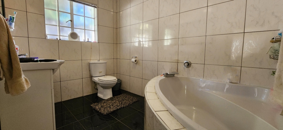 8 Bedroom Property for Sale in Baillie Park North West